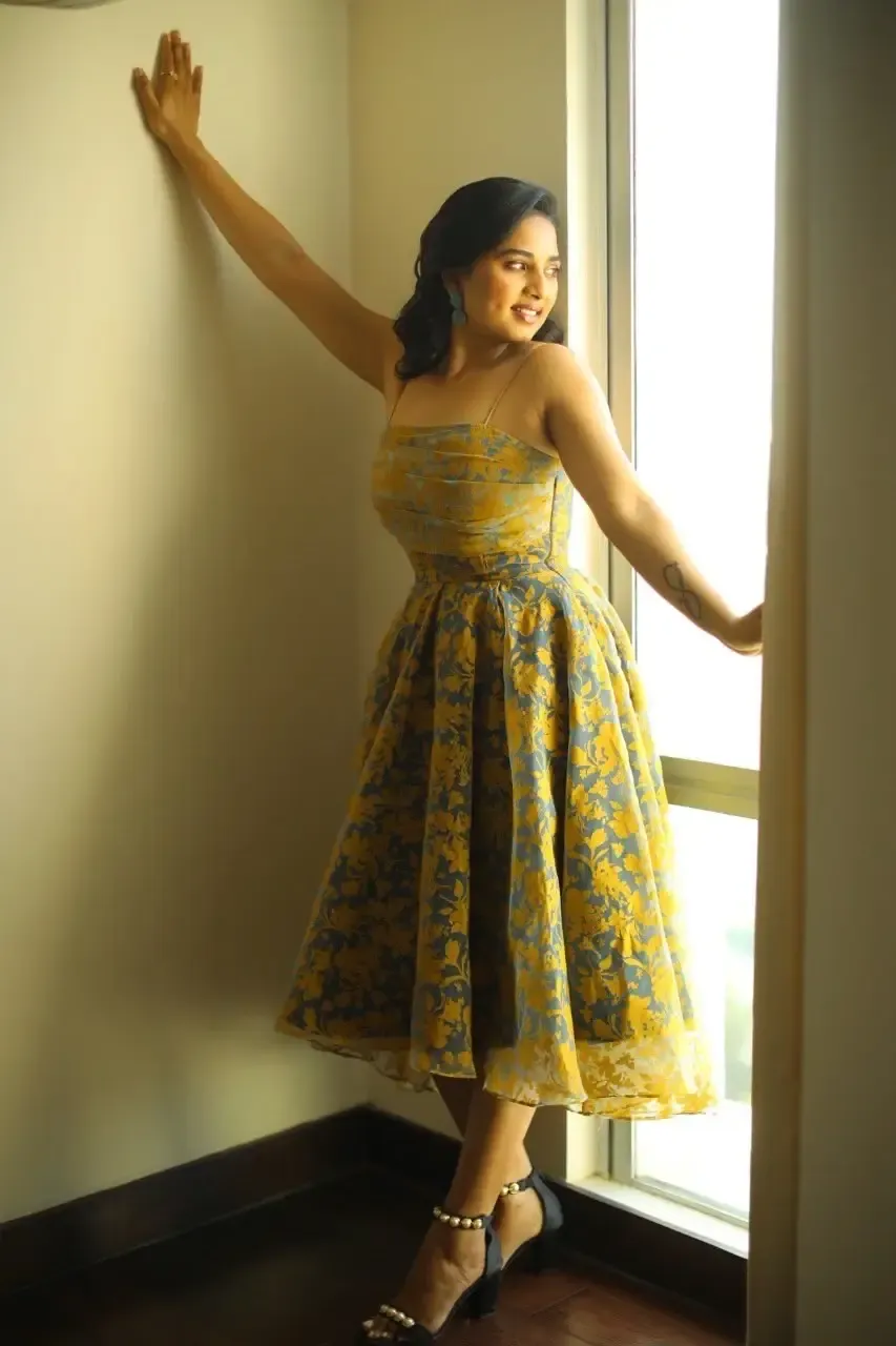 Beautiful Indian Actress Srushti Dange in Lemon Yellow Skirt